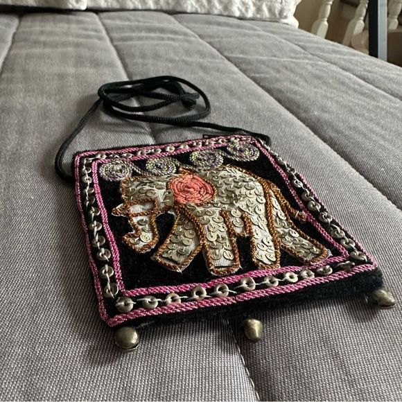 Thai Elephant Card Holder/Coin Purse With Strap - Picture 2 of 5